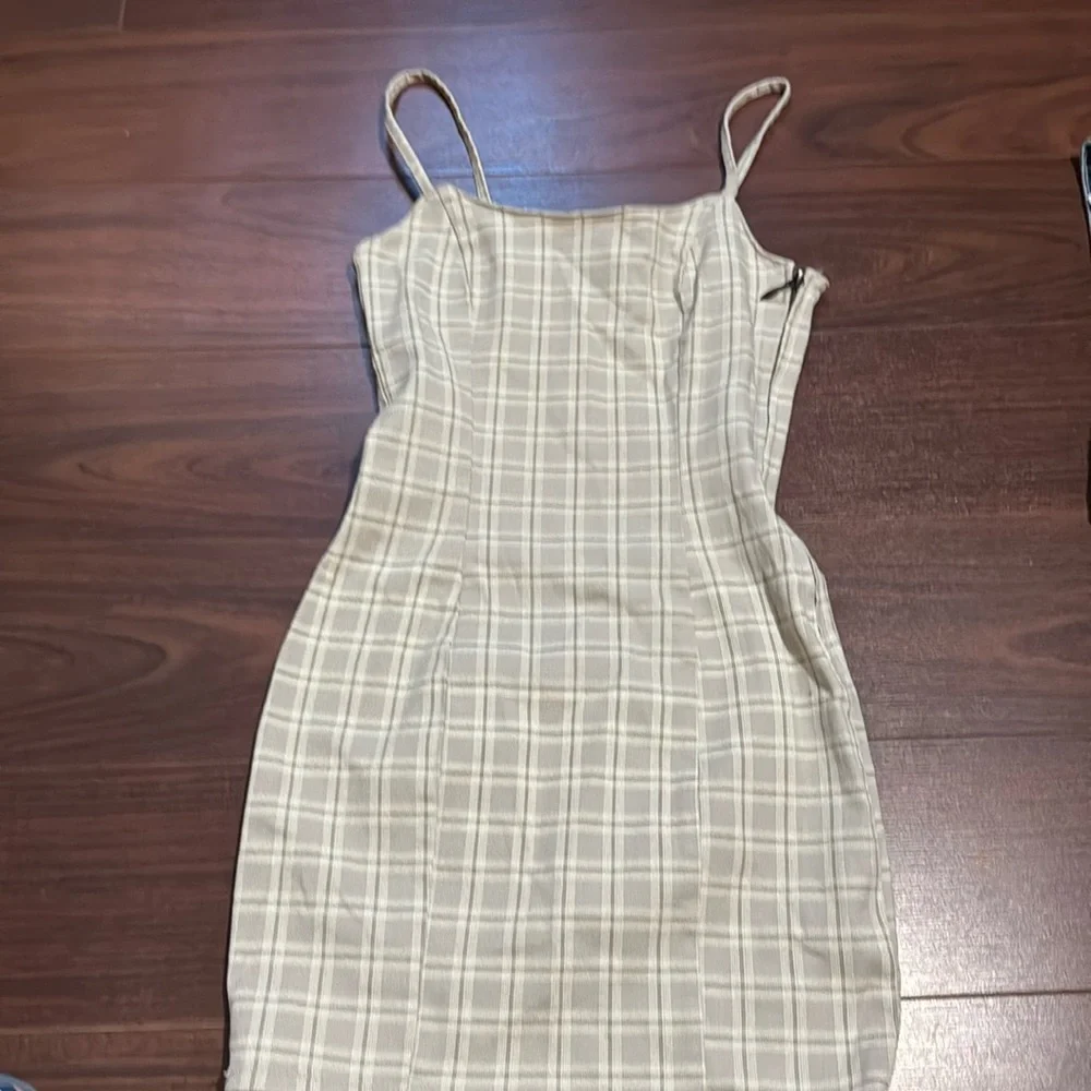 Dress - Picture 1 of 3
